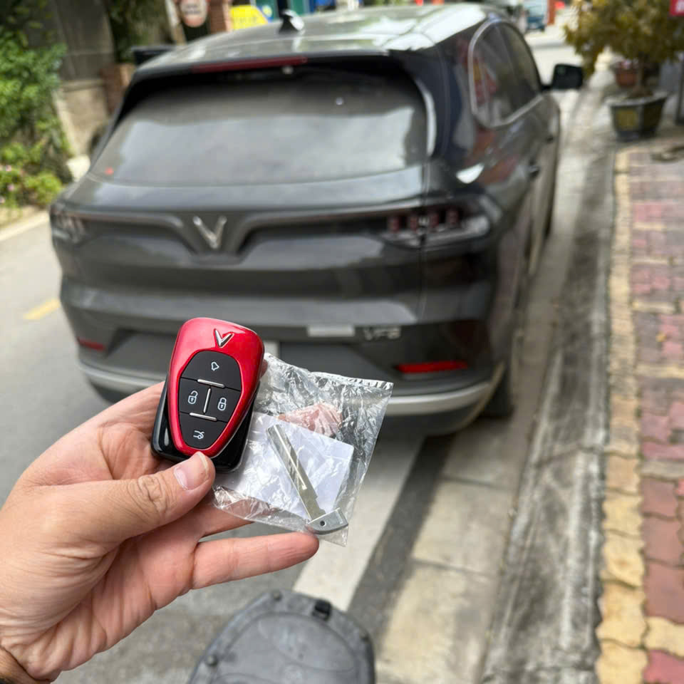 Làm chìa khoá xe ô tô Vinfast VF8